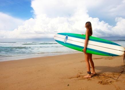 Travel Tips for the Sunshine Coast girl with surfboard on the beach